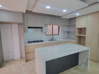 Foto 5 de En alquiler casa remodelada de 4 dormitorios en Ciudad Celeste, Samborondon
