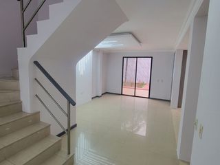 Foto 8 de En alquiler casa remodelada de 4 dormitorios en Ciudad Celeste, Samborondon