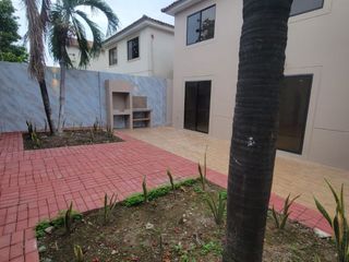 Foto 10 de En alquiler casa remodelada de 4 dormitorios en Ciudad Celeste, Samborondon