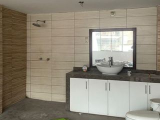 Foto 3 de VENDO CASA MUY BIEN UBICADA DE 7 DORMITORIOS