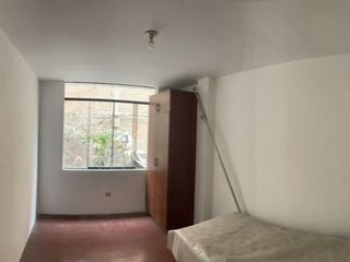 Foto 4 de VENDO CASA MUY BIEN UBICADA DE 7 DORMITORIOS