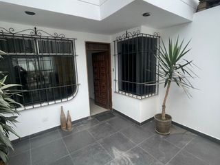 Foto 8 de VENDO CASA MUY BIEN UBICADA DE 7 DORMITORIOS