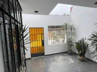 Foto 9 de VENDO CASA MUY BIEN UBICADA DE 7 DORMITORIOS