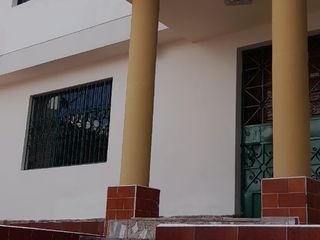 Foto 6 de Venta de casa con 3 departamentos y 4 parqueaderos sector Colegio Einstein