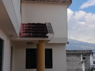 Foto 9 de Venta de casa con 3 departamentos y 4 parqueaderos sector Colegio Einstein