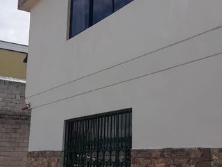 Foto 11 de Venta de casa con 3 departamentos y 4 parqueaderos sector Colegio Einstein