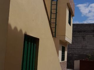 Foto 14 de Venta de casa con 3 departamentos y 4 parqueaderos sector Colegio Einstein