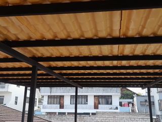 Foto 15 de Venta de casa con 3 departamentos y 4 parqueaderos sector Colegio Einstein