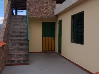 Foto 27 de Venta de casa con 3 departamentos y 4 parqueaderos sector Colegio Einstein