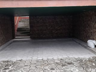 Foto 32 de Venta de casa con 3 departamentos y 4 parqueaderos sector Colegio Einstein