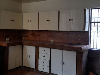 Foto 51 de Venta de casa con 3 departamentos y 4 parqueaderos sector Colegio Einstein