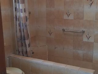Foto 56 de Venta de casa con 3 departamentos y 4 parqueaderos sector Colegio Einstein