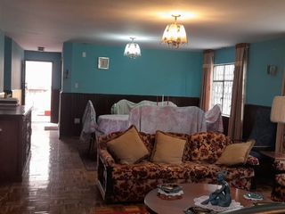 Foto 65 de Venta de casa con 3 departamentos y 4 parqueaderos sector Colegio Einstein