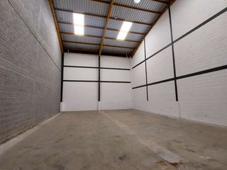 Foto 5 de Alquiler Bodegas en Duran con Seguridad, Trifasica, Parqueo, Montacarga Opcional