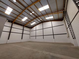 Foto 7 de Alquiler Bodegas en Duran con Seguridad, Trifasica, Parqueo, Montacarga Opcional