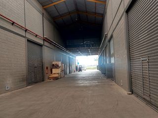 Foto 9 de Alquiler Bodegas en Duran con Seguridad, Trifasica, Parqueo, Montacarga Opcional