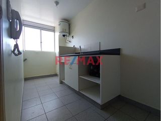 Foto 5 de Venta De Hermoso Departamento Cerca Al Aeropuerto Av. Canta / Av. Faucett.