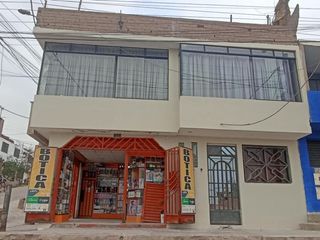 Foto 1 de 1126139 Casa Con Local Comercial Y 3 Departamentos En Esquina
