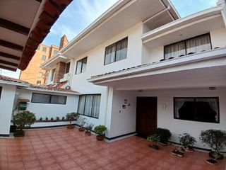Foto 1 de CASA EN VENTA 4 DORMITORIOS ORDOÑEZ LASSO