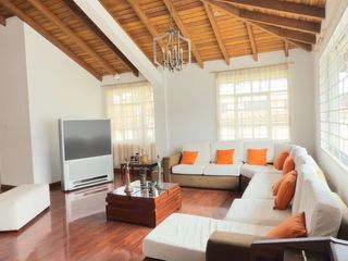 Foto 4 de casa con amplias áreas