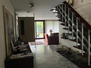 Foto 1 de Casa Comercial en Av Benavides, Miraflores – ¡Ideal Para Tu Negocio!