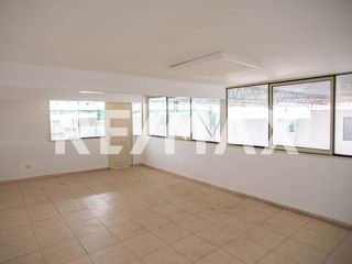 Foto 17 de Alquiler De Local Comercial En Santiago De Surco 1352 M2