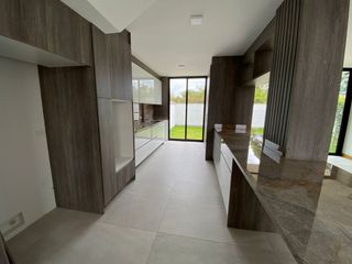 Foto 5 de Casa de venta en Puembo, por estrenar, conjunto cerrado con seguridad 24/7, a 5 minutos del Arupo Market, Juan Valdez.