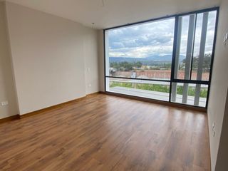 Foto 11 de Venta de casa en Puembo, conjunto cerrado con seguridad 24/7, fácil acceso hacia la Ruta Viva.