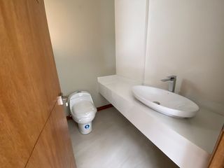 Foto 5 de Venta de casa en Puembo, conjunto cerrado con seguridad 24/7, fácil acceso hacia la Ruta Viva.