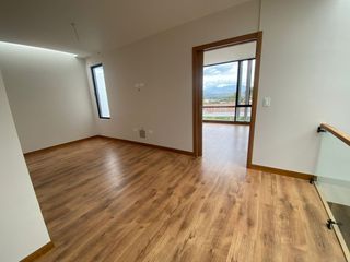 Foto 10 de Venta de casa en Puembo, conjunto cerrado con seguridad 24/7, fácil acceso hacia la Ruta Viva.