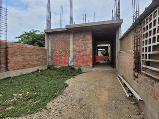 Foto 1 de Venta De Terreno Con Construccion En Campiña De Moche / 273.5 M2 / $ 80,000