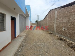 Foto 12 de Venta De Terreno Con Construccion En Campiña De Moche / 273.5 M2 / $ 80,000