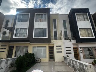 Foto 1 de HERMOSA CASA DE VENTA, Sector Ricaurte C1453
