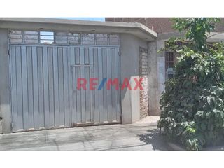 Foto 2 de Vendo Casa En Construcción Frente A Parque 180 M2 Urb. San Judas Tadeo