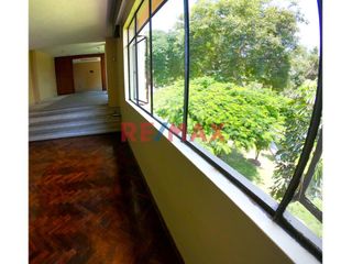 Foto 1 de VENDO AMPLIO DEPARTAMENTO FRENTE AL PARQUE- PUEBLO LIBRE
