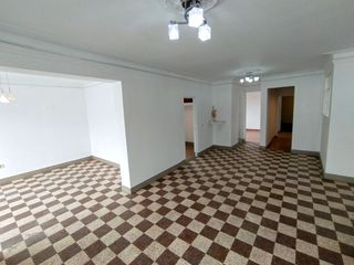 Foto 3 de Venta De Amplio Duplex Con Estacionamiento E Ingreso Privado Desde La Calle
