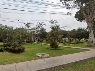 Foto 1 de VENDO EXCELENTE TERRENO EN SURCO CON TRES FRENTES VISTA A PARQUE