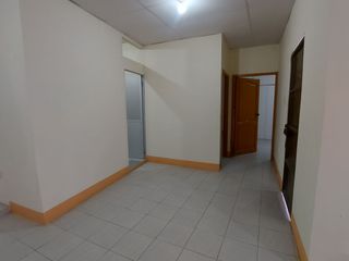 Foto 2 de Se Alquila Villa de 2 Dormitorios cerca a SOLCA, al Hospital Teófilo Dávila No tiene Garaje, preferible sin mascotas