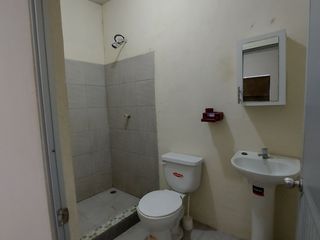 Foto 3 de Se Alquila Villa de 2 Dormitorios cerca a SOLCA, al Hospital Teófilo Dávila No tiene Garaje, preferible sin mascotas