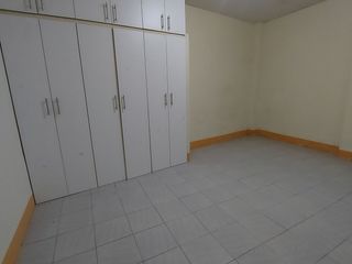 Foto 4 de Se Alquila Villa de 2 Dormitorios cerca a SOLCA, al Hospital Teófilo Dávila No tiene Garaje, preferible sin mascotas