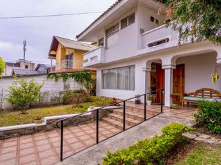 Foto 24 de En Venta Casa Rentera en Azogues en la Avenida 16 de Abril