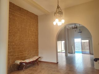 Foto 4 de Departamento de alquiler en Los Ceibos, 4 dormitorios, piscina, 2 parqueos.