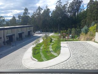 Foto 30 de VENTA CASA A ESTRENAR SECTOR  NAYON A 7 MINUTOS DE CUMBAYA