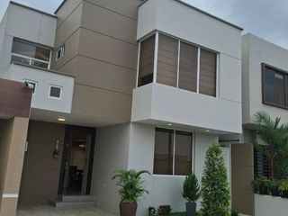Foto 1 de CASA COMPLETAMENTE AMOBLADA EN ALQUILER