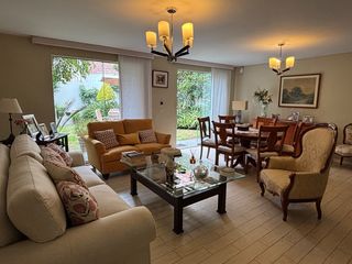 Foto 1 de Se Vende Departamento Con Amplio Jardin Cerca A La U Catolica