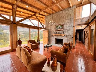 Foto 4 de En Venta Quinta con Terreno Amplio en la Autopista Azogues Cuenca