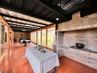 Foto 6 de En Venta Quinta con Terreno Amplio en la Autopista Azogues Cuenca