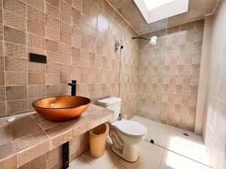 Foto 12 de En Venta Quinta con Terreno Amplio en la Autopista Azogues Cuenca