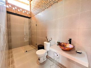 Foto 14 de En Venta Quinta con Terreno Amplio en la Autopista Azogues Cuenca