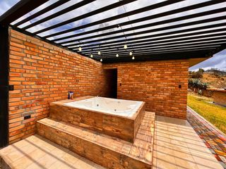 Foto 18 de En Venta Quinta con Terreno Amplio en la Autopista Azogues Cuenca